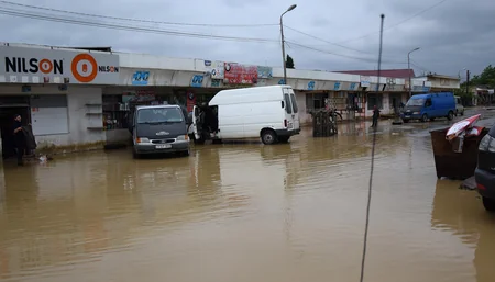 Marneulidə şiddətli yağışların vurduğu ziyan aradan qaldırılır