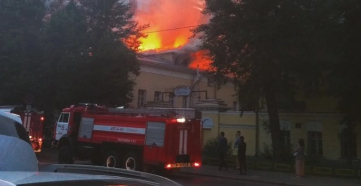 Moskvada administrasiya binası yanır