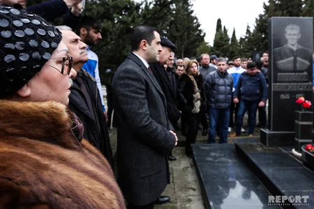 Futbol ictimaiyyəti “Neftçi”nin əfsanəvi futbolçusu Anatoli Banişevskinin məzarını ziyarət edib