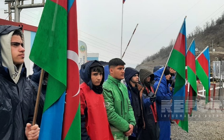 Xankəndi-Laçın yolunda etirazçılar hərəkətə maneə törətmədən aksiyanı 106 gündür davam etdirirlər
