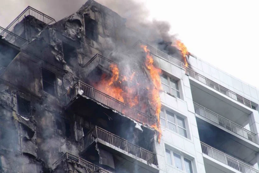 В жилом здании в Баку произошел пожар