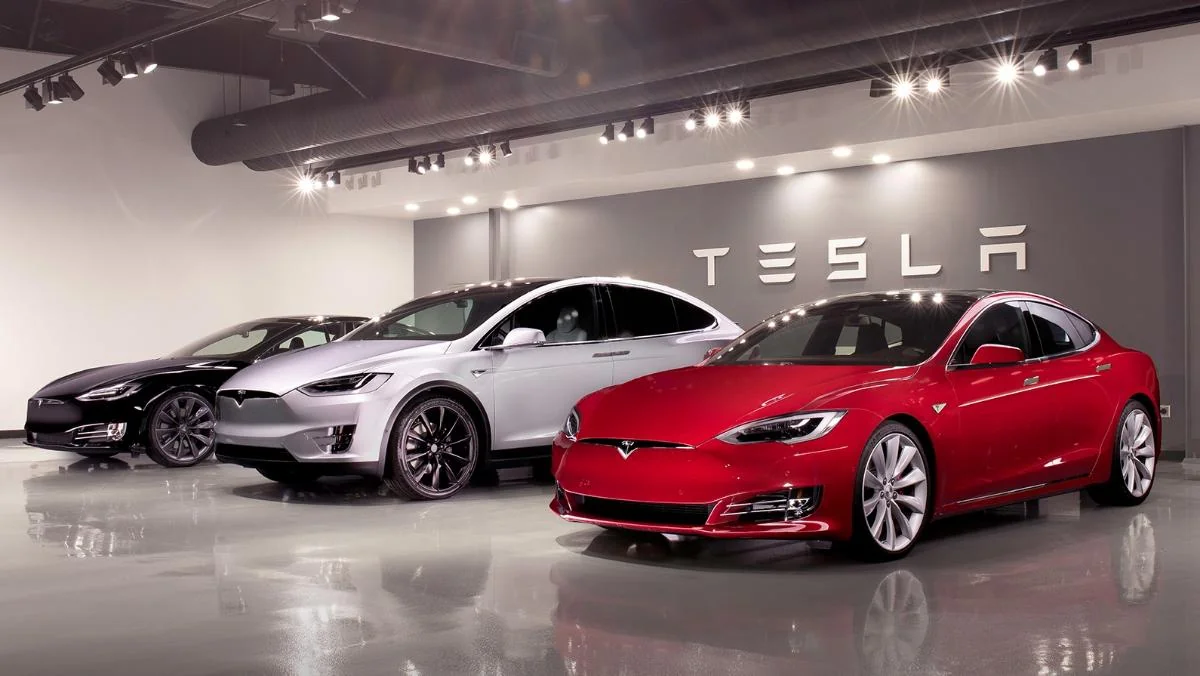 Tesla установила новый рекорд по поставкам электромобилей за год