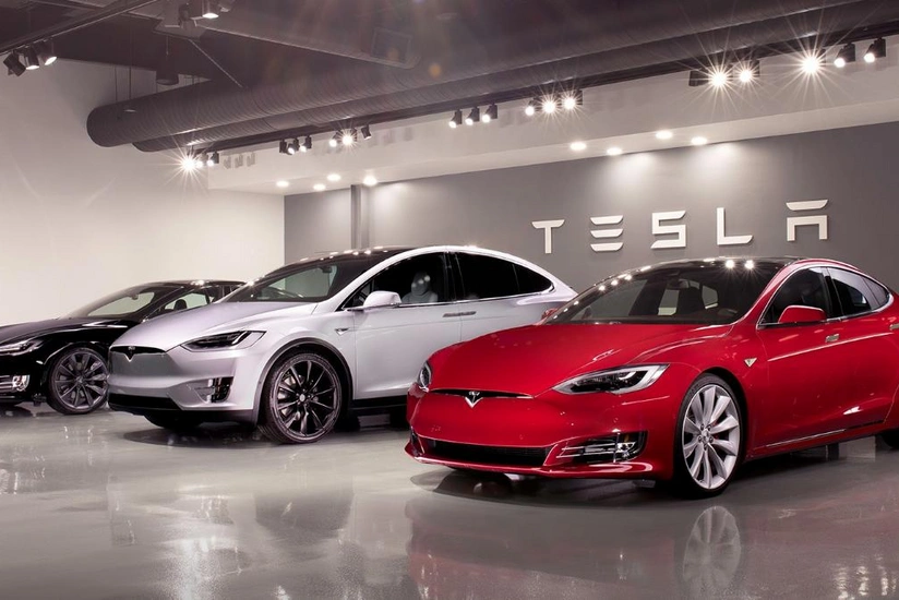 Tesla установила новый рекорд по поставкам электромобилей за год