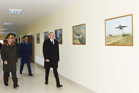 Президент Ильхам Алиев ознакомился с условиями, созданными в военном городке Н-ской воинской части ВВС минобороны