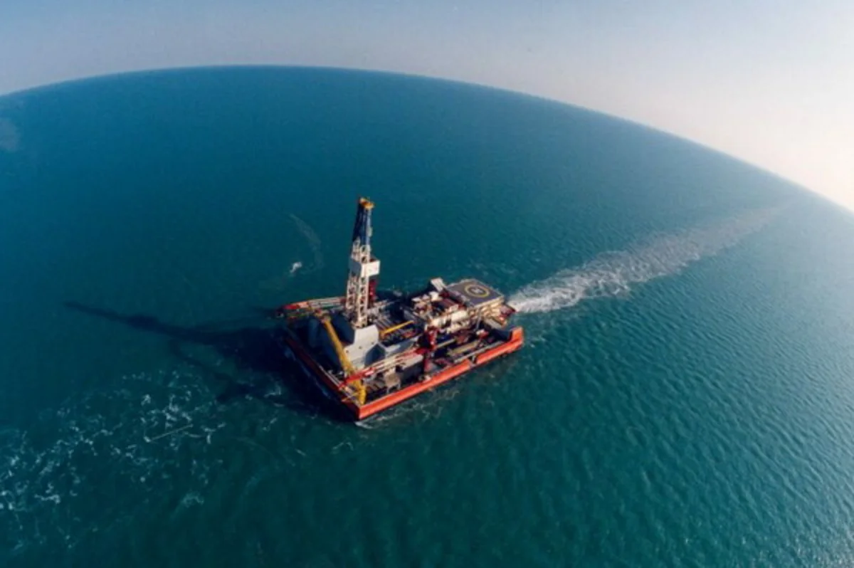 Brent markalı neftin qiyməti 54 dolları ötüb