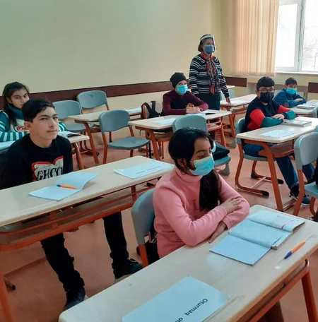 Üzü sipərli müəllimlər, maskalı şagirdlər  - FOTOREORTAJ