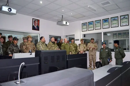 Военные атташе зарубежных стран, аккредитованные в Азербайджане, посетили воинскую часть ВВС