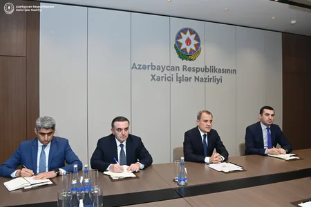 Ceyhun Bayramov diplomatik fəaliyyəti başa çatan Əlcəzair səfiri ilə görüşüb