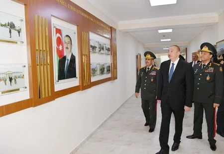 Prezident İlham Əliyev Cəmşid Naxçıvanski adına Hərbi Liseydə yenidənqurma işlərindən sonra yaradılan şəraitlə tanış olub - YENİLƏNİB - FOTO