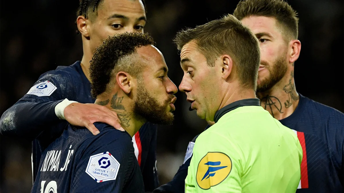 Neymar PSJ-də qırmızı vərəqlərin sayında antirekord müəyyənləşdirib
