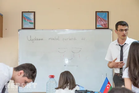 Bakı məktəbində Son zəng - FOTOREPORTAJ