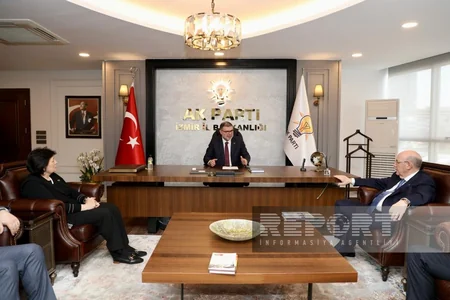 Azərbaycan nümayəndə heyəti AK Partinin İzmir təşkilatını ziyarət edib