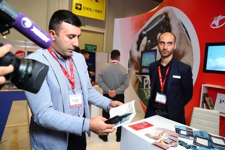 Bakcellin BakuTel 2016 stendində texnologiya, əyləncə və idman nümayiş olunur