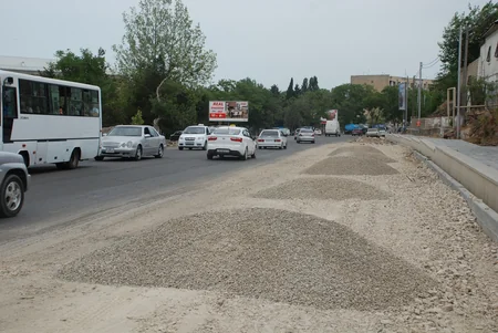 ​Bakıda İmam Zaman məscidinin qarşısındakı yol qazılır
