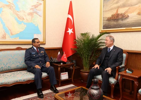 Hulusi Akar Qətərin Baş Qərargah rəisini qəbul edib
