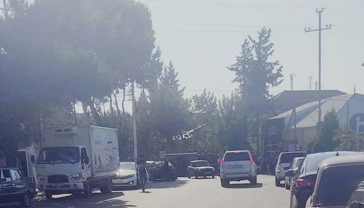 Qazaxda yük maşını aşıb, xəsarət alan var 