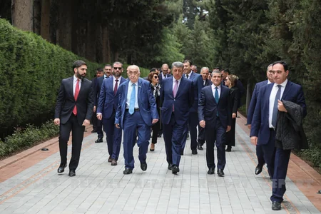 Azerbaijani people commemorate National Leader Heydar Aliyev