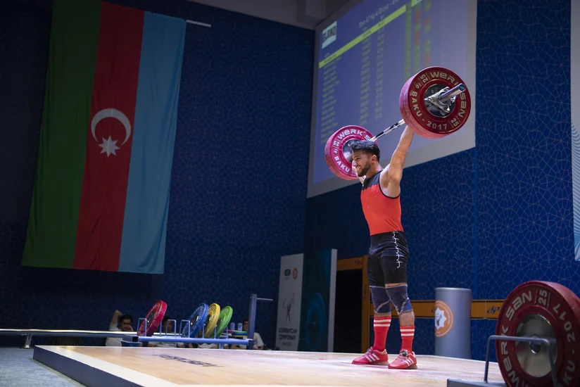 İsa Rüstəmov ağır atletika üzrə Azərbaycan çempionu olub