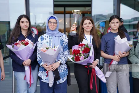 Azərbaycanın Avropa çempionu olan ilk qadın şahmatçısı vətənə qayıdıb