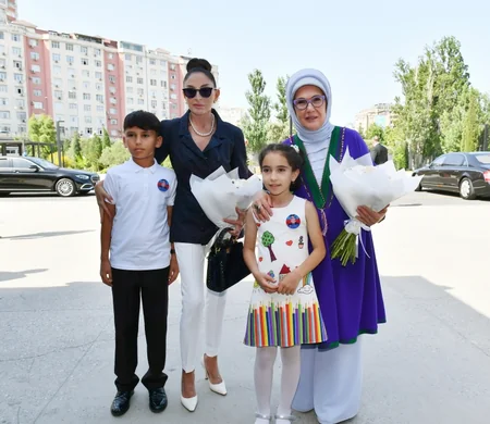 Azərbaycanın və Türkiyənin birinci xanımları Bakıdakı DOST İnklüziv İnkişaf və Yaradıcılıq Mərkəzi ilə tanış olublar - YENİLƏNİB