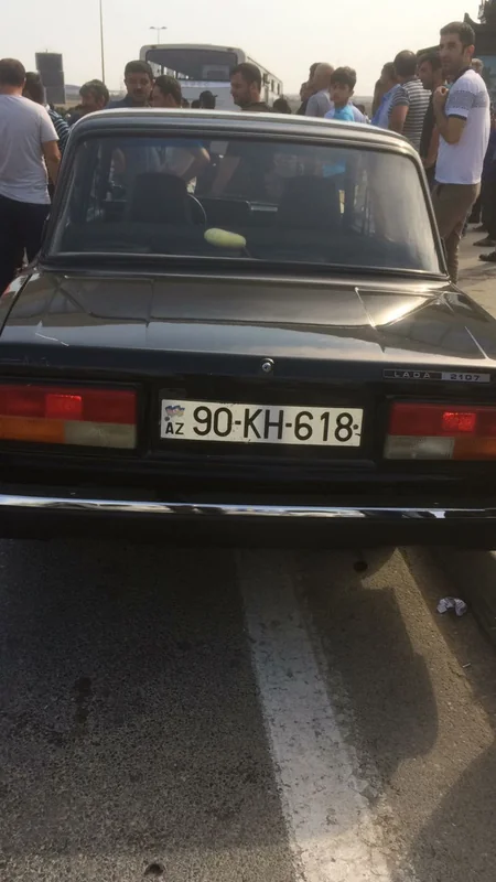 Bakıda qəzaya uğrayan avtomobil sərnişin avtobusuna çırpılıb, 2 nəfər ölüb