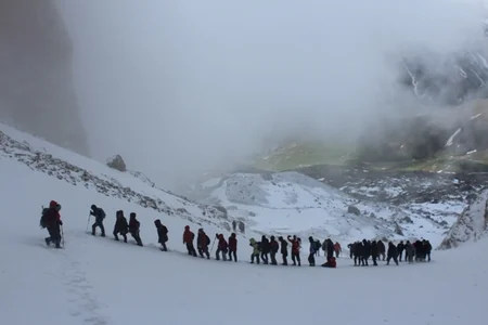 Heydər zirvəsinə kütləvi yürüş başa çatıb