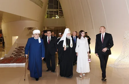 Dünya dini liderlərinin II Bakı Sammitinin iştirakçılarının şərəfinə ziyafət verilib - FOTO