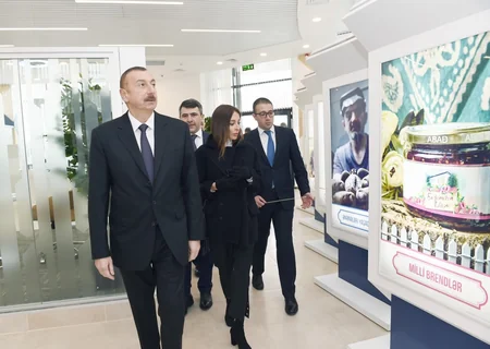 Президент Ильхам Алиев и первая леди Мехрибан Алиева приняли участие в открытии Губинского комплекса ASAN həyat