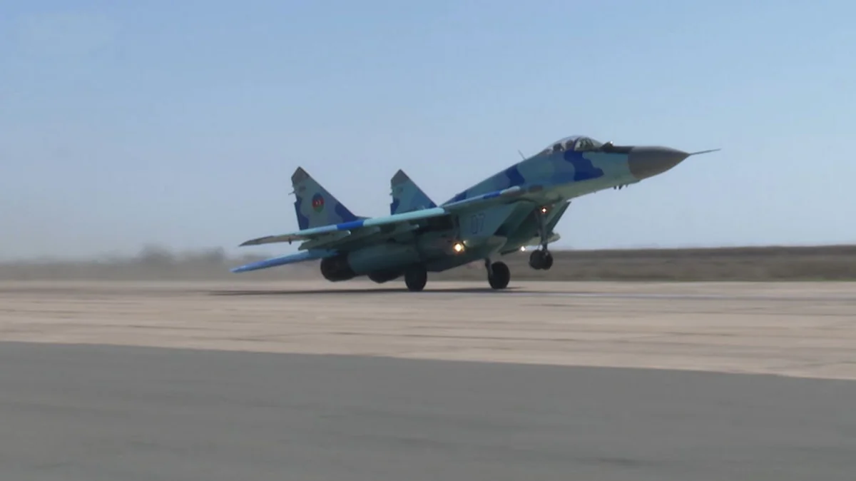 Боевые самолеты ВВС Азербайджана выполнили учебные полеты