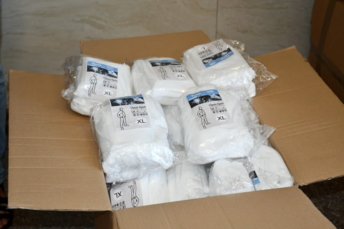 YAP həkimlərə tibbi ləvazimatlar hədiyyə edib