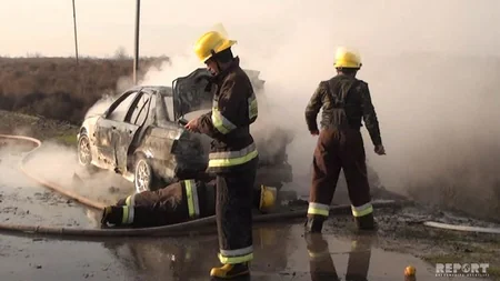 В Саатлы загорелся легковой автомобиль