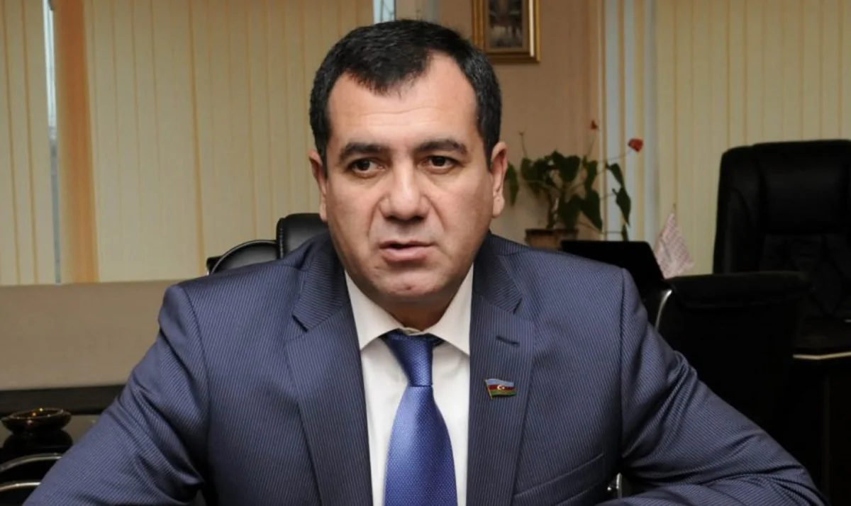 Deputat: “10 nəfəri Həcc ziyarətinə göndərmək əvəzinə iki qız tələbə oxutsunlar”