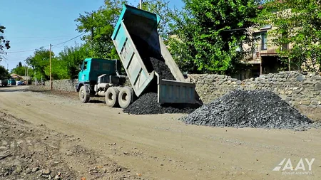 Qaxın kəndində uzunluğu 1 kilometrdən çox olan yol təmir edilir