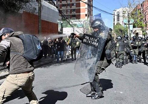 Boliviya polisi keçmiş prezidentin tərəfdarlarına gözyaşardıcı qaz tətbiq edib