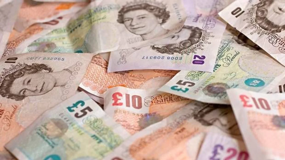Британский фунт снизился до 31-летнего минимума