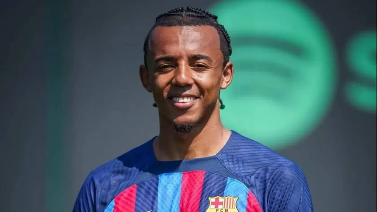 Кунде официально представлен в качестве игрока «Барселоны»