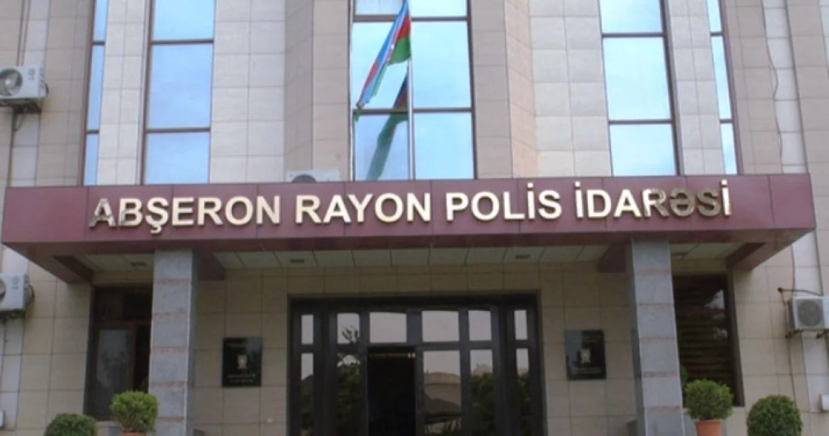 Polis növbədə duranlara maska payladı