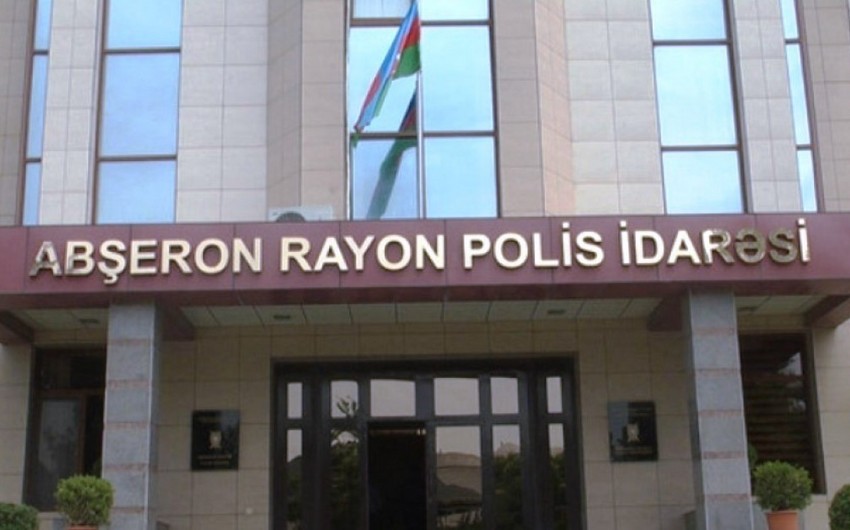 Polis növbədə duranlara maska payladı