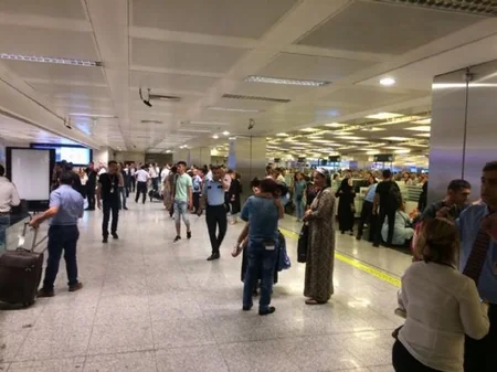 İstanbulun Atatürk adına Beynəlxalq Hava Limanında baş vermiş terror aktında 10 nəfər ölüb, 20-dən çox yaralı var - FOTO - YENİLƏNİB-3 - VİDEO