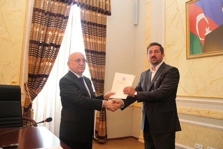 ​Dövlət Komitəsi yeni qeydiyyatdan keçən 24 dini icmaya şəhadətnamələrini təqdim edib