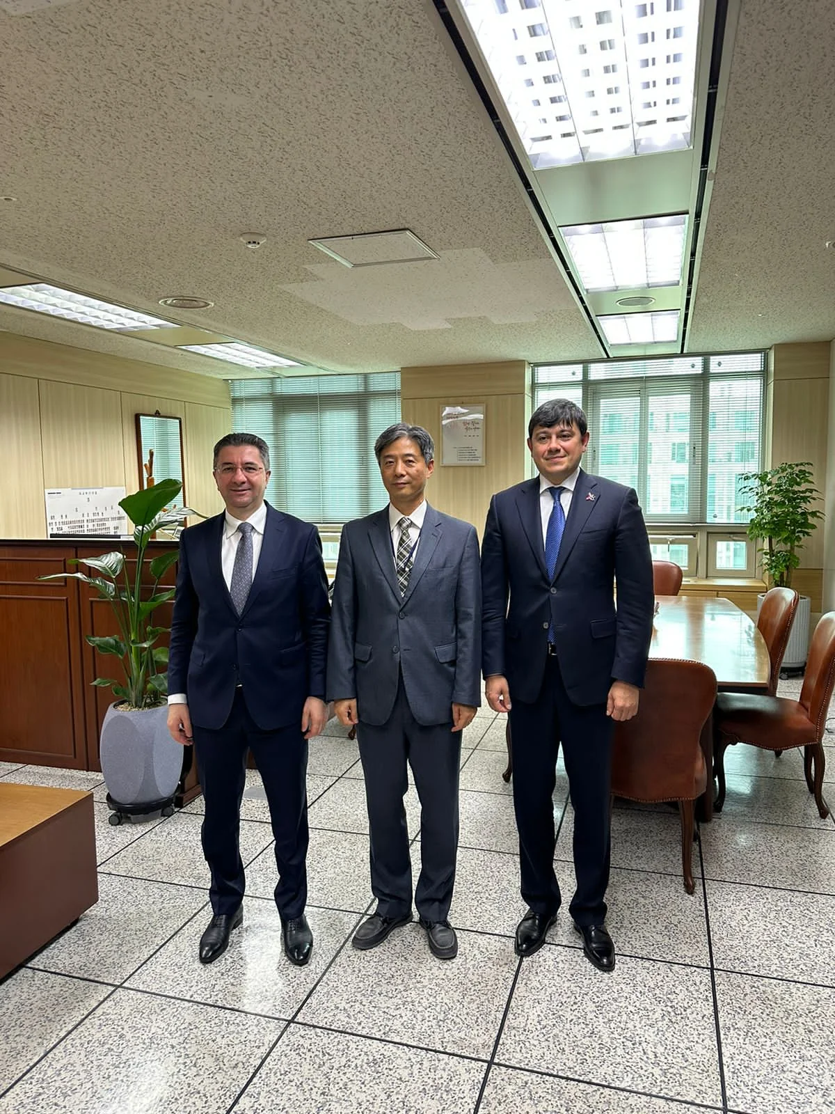 Fuad Muradov Koreya XİN və parlamentində görüşlər keçirib