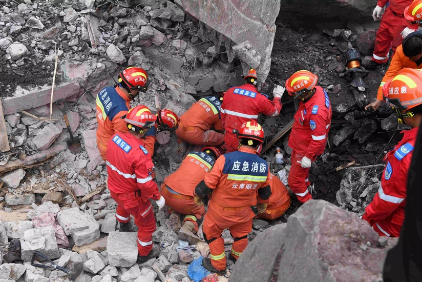 Death toll in China landslide rises to 11, rescuers still search for missing