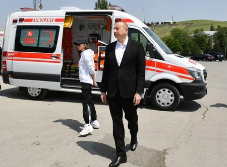 Prezident Şamaxıya ayrılan nəqliyyat vasitələri və xüsusi texnikalar ilə tanış olub - YENİLƏNİB