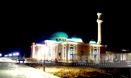Cənubi Qafqazın ən böyük məscidlərindən biri olan Heydər Məscidindən - FOTOREPORTAJ