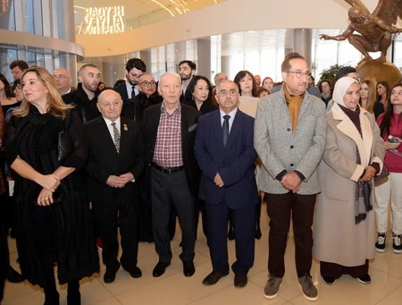 Heydər Əliyev Mərkəzində bəhreynli rəssamın “İlk qığılcım” adlı sərgisi açılıb