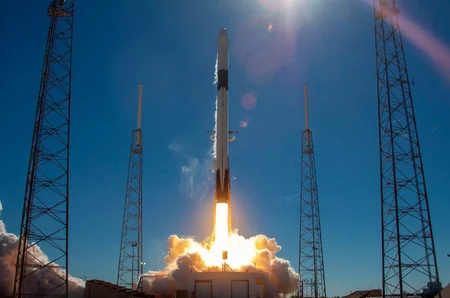 Первая ступень Falcon 9 упала в океан при попытке возвращения на космодром - ВИДЕО - ОБНОВЛЕНО