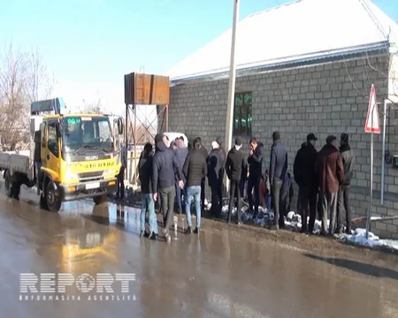 Tovuzda qəribə yol qəzası baş verib: maşın divara dırmaşıb - FOTO