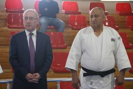 İlqar Rəhimov: Yerli azarkeşlər qarşısında gücünüzü nümayiş etdirməlisiniz”