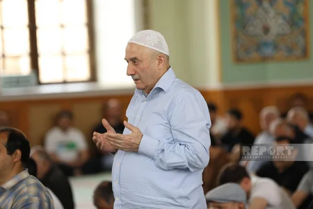 Eid al-Adha prayer held in Tazapir Mosque