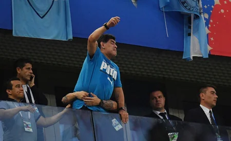 Dieqo Maradona xəstəxanaya yerləşdirildiyinə dair xəbərləri təkzib edib